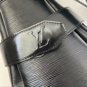 Authentic LV Vintage Epi Leather Shoulder Bag